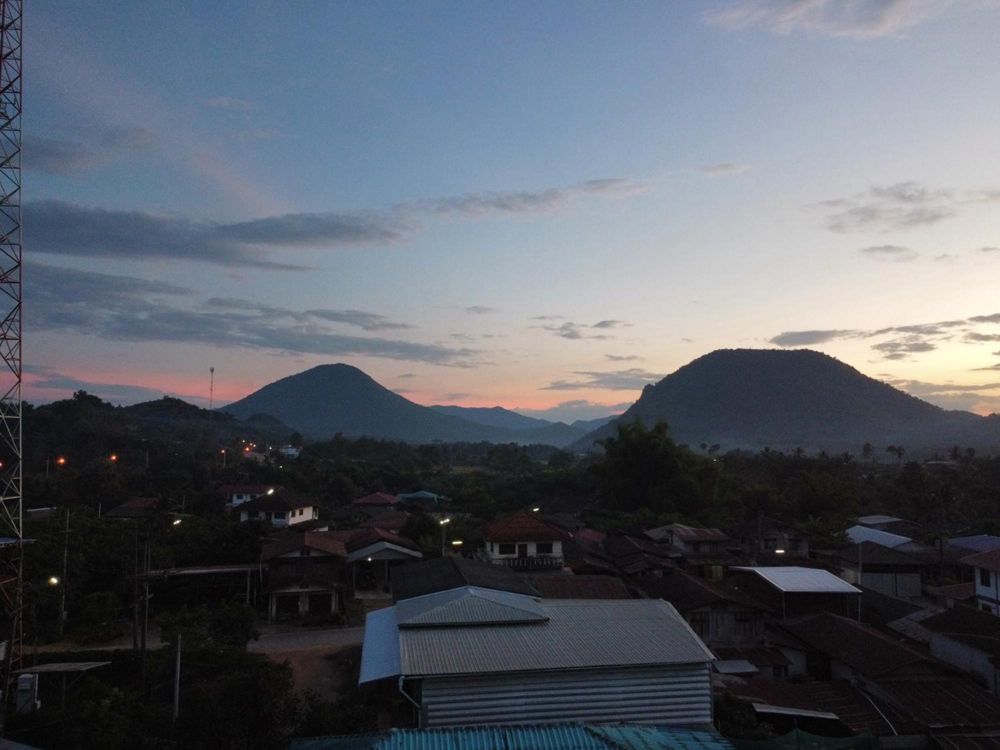 Positive Energy Homestay And Guide In Chiangkhan Чанг Кан Екстериор снимка